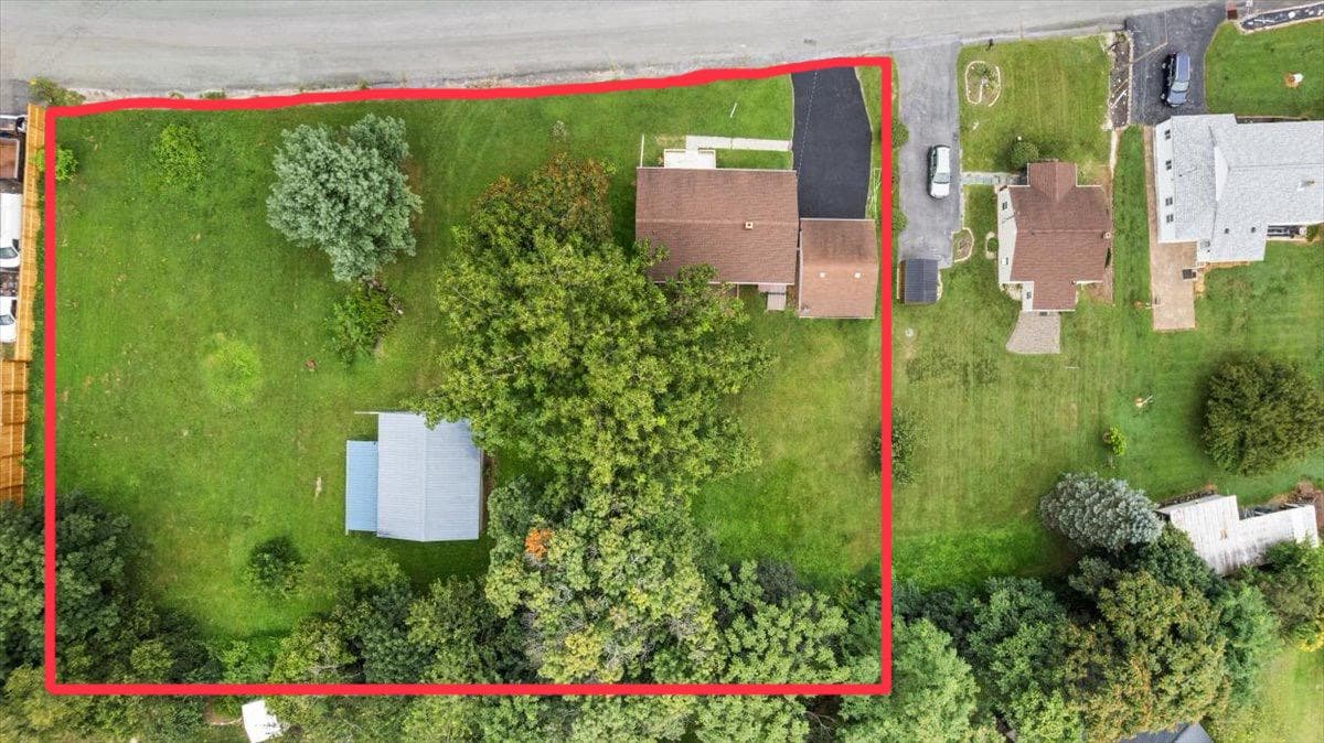 163 Margaret Lane photo 34