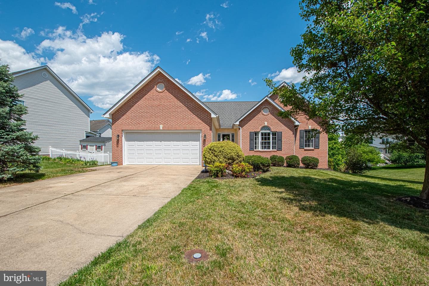 121 Travis Court photo 2