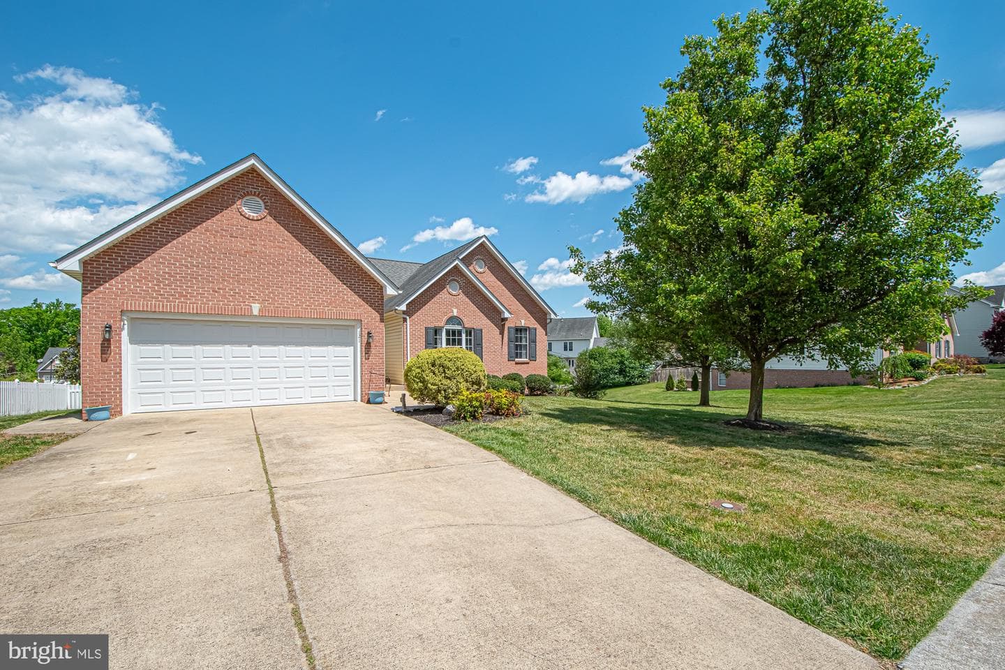 121 Travis Court photo 4