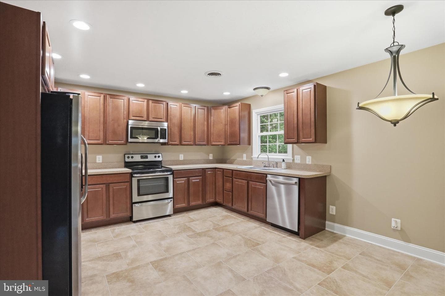 126 Meadowbrook photo 2