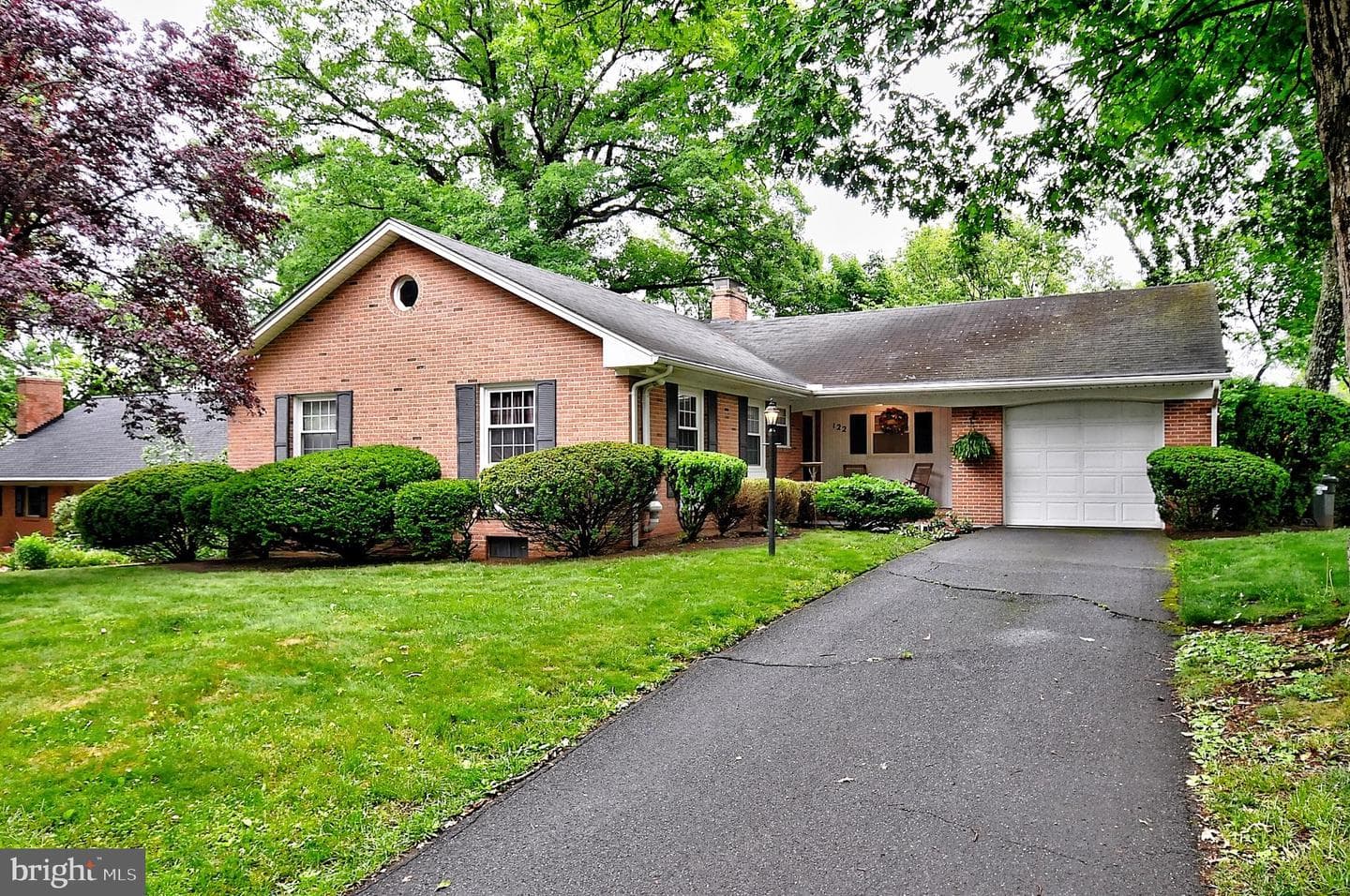 122 Armstrong Place photo 5