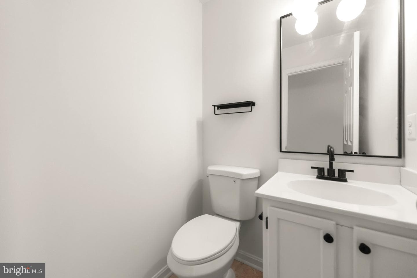 106 Etnam Street photo 10