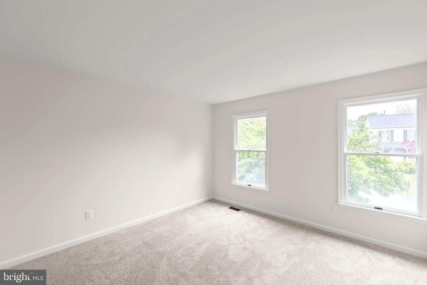 106 Etnam Street photo 19