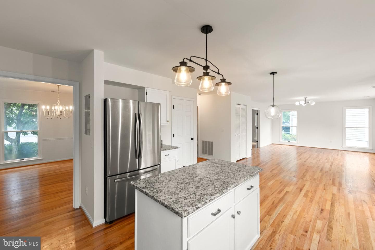 106 Etnam Street photo 3