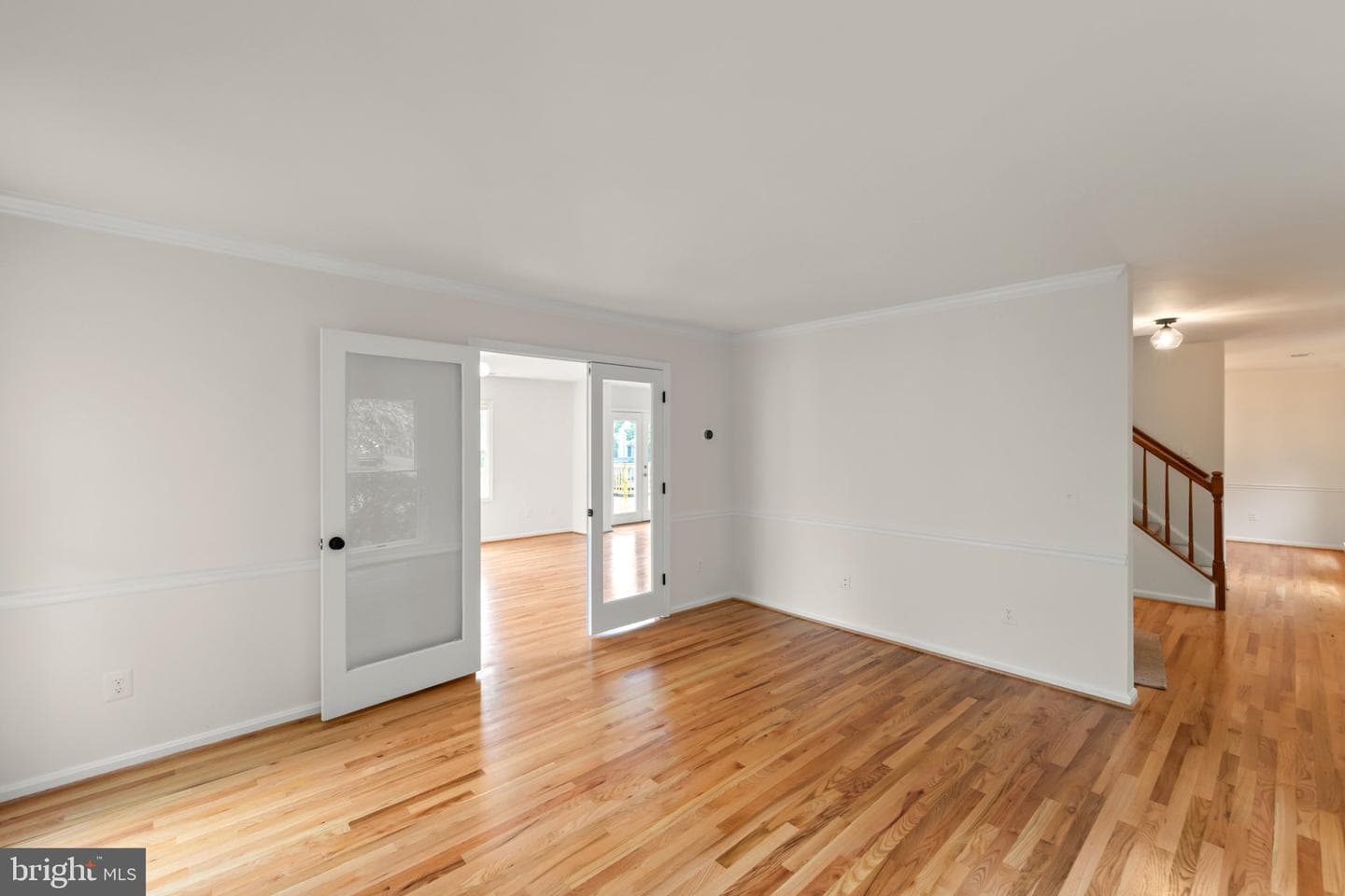 106 Etnam Street photo 6