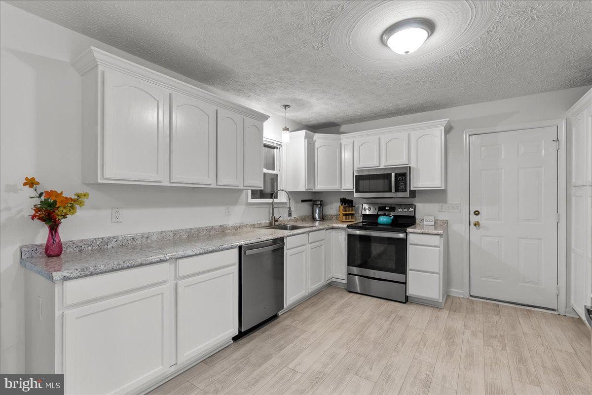 100 Woodlands Lane photo 16