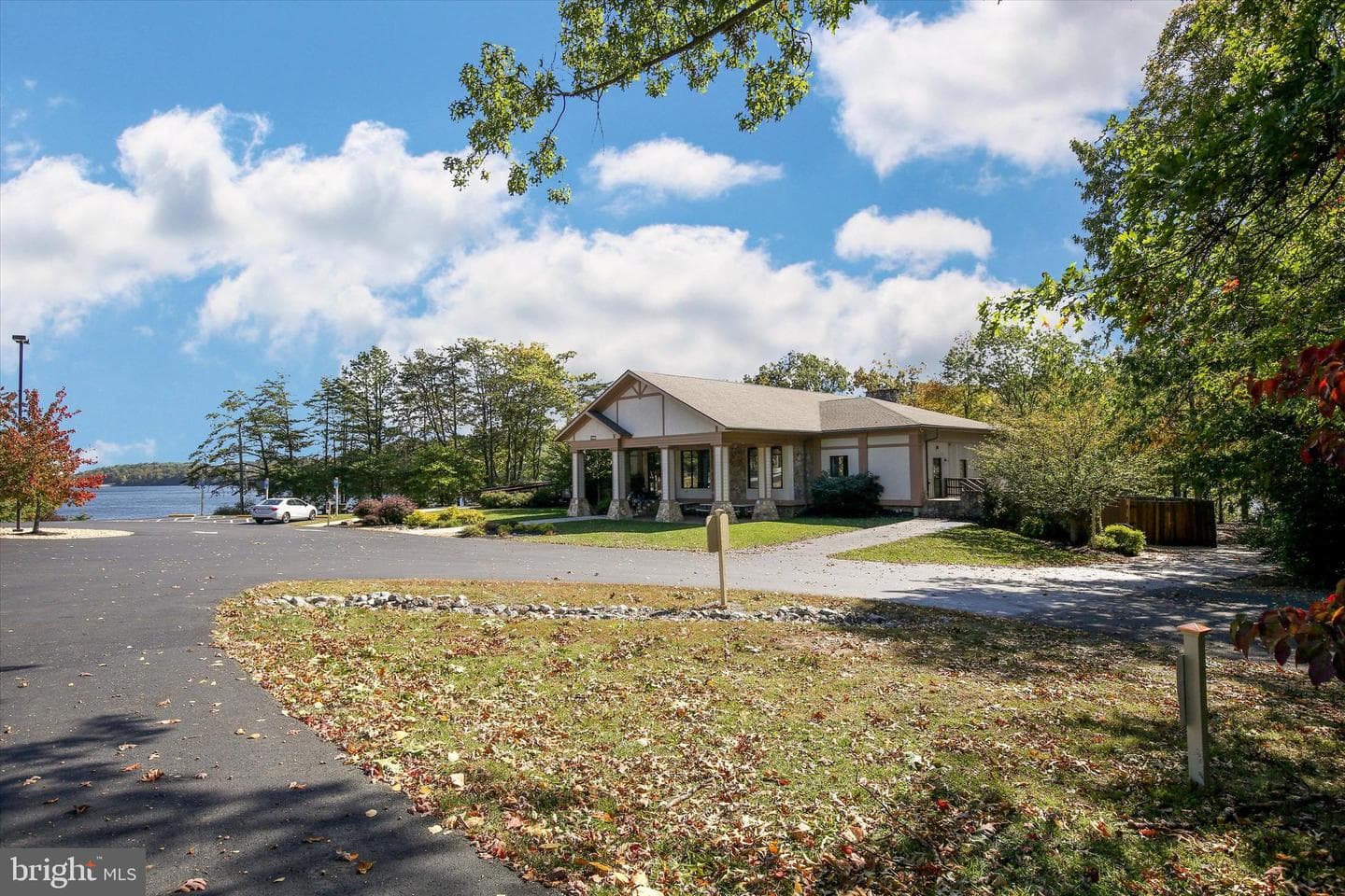 100 Woodlands Lane photo 47