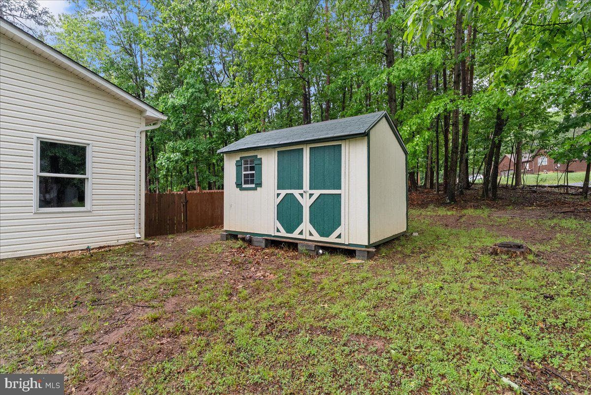 100 Woodlands Lane photo 5