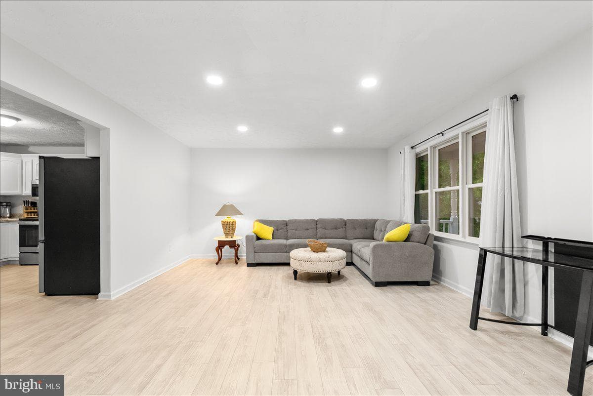 100 Woodlands Lane photo 8