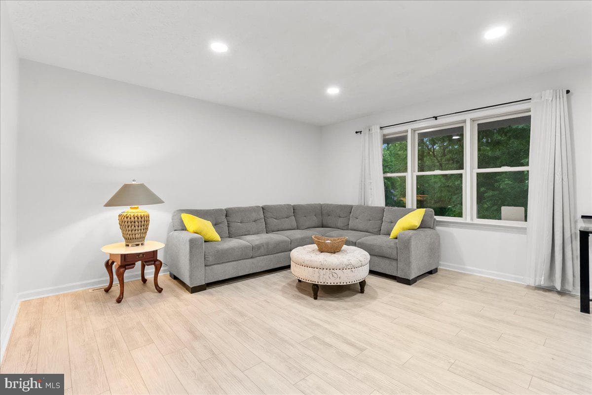 100 Woodlands Lane photo 9