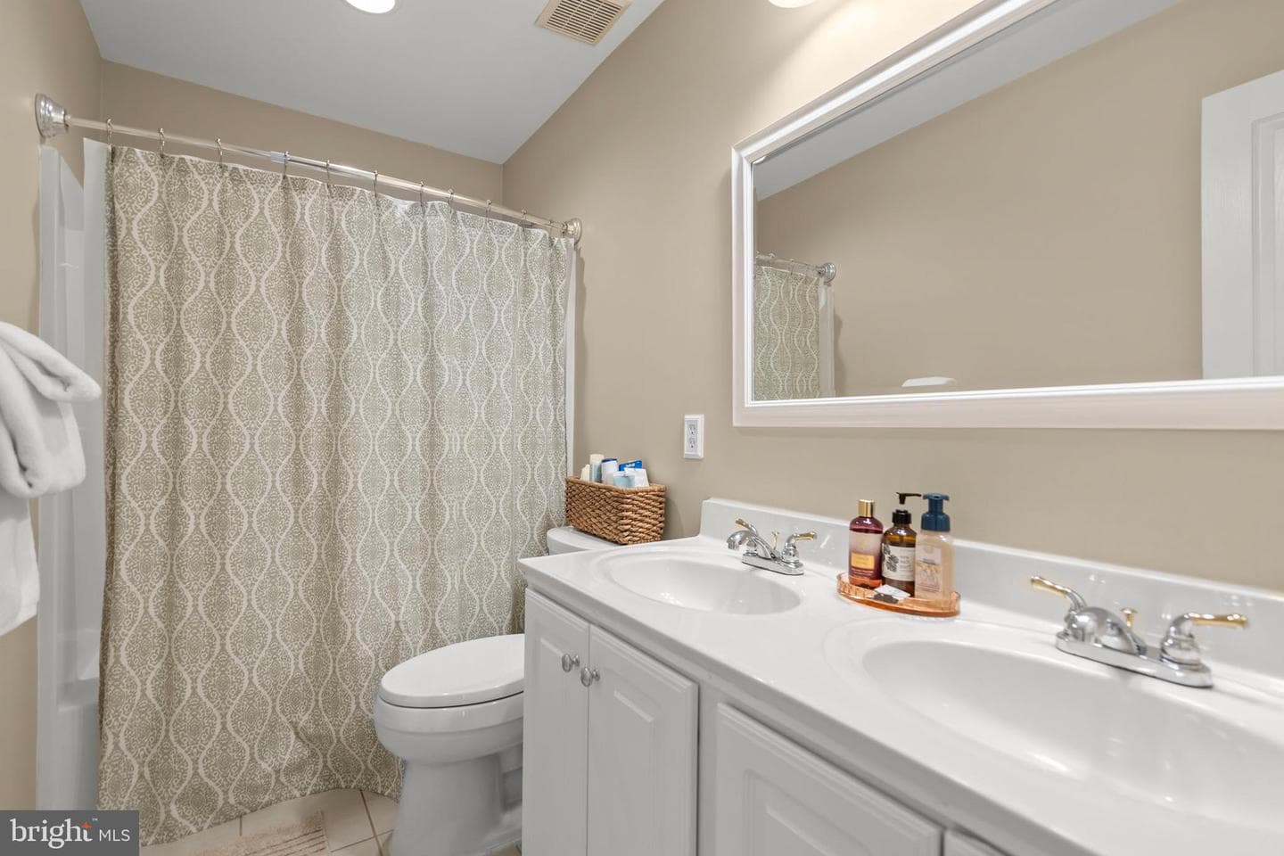 105 Travis Court photo 32