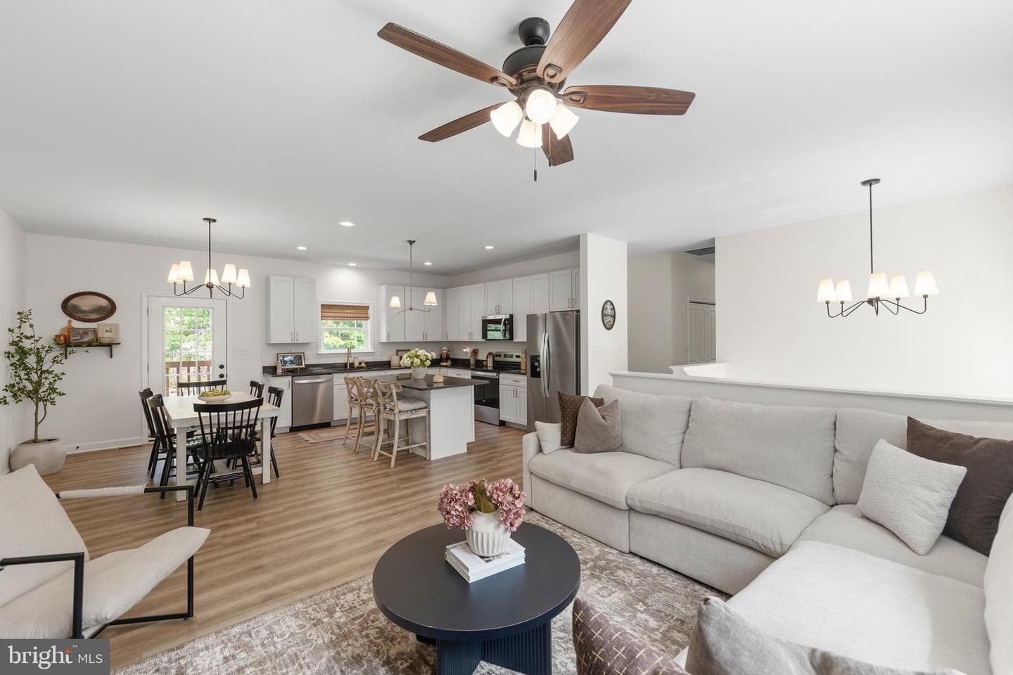 527 Grouse Drive photo 8