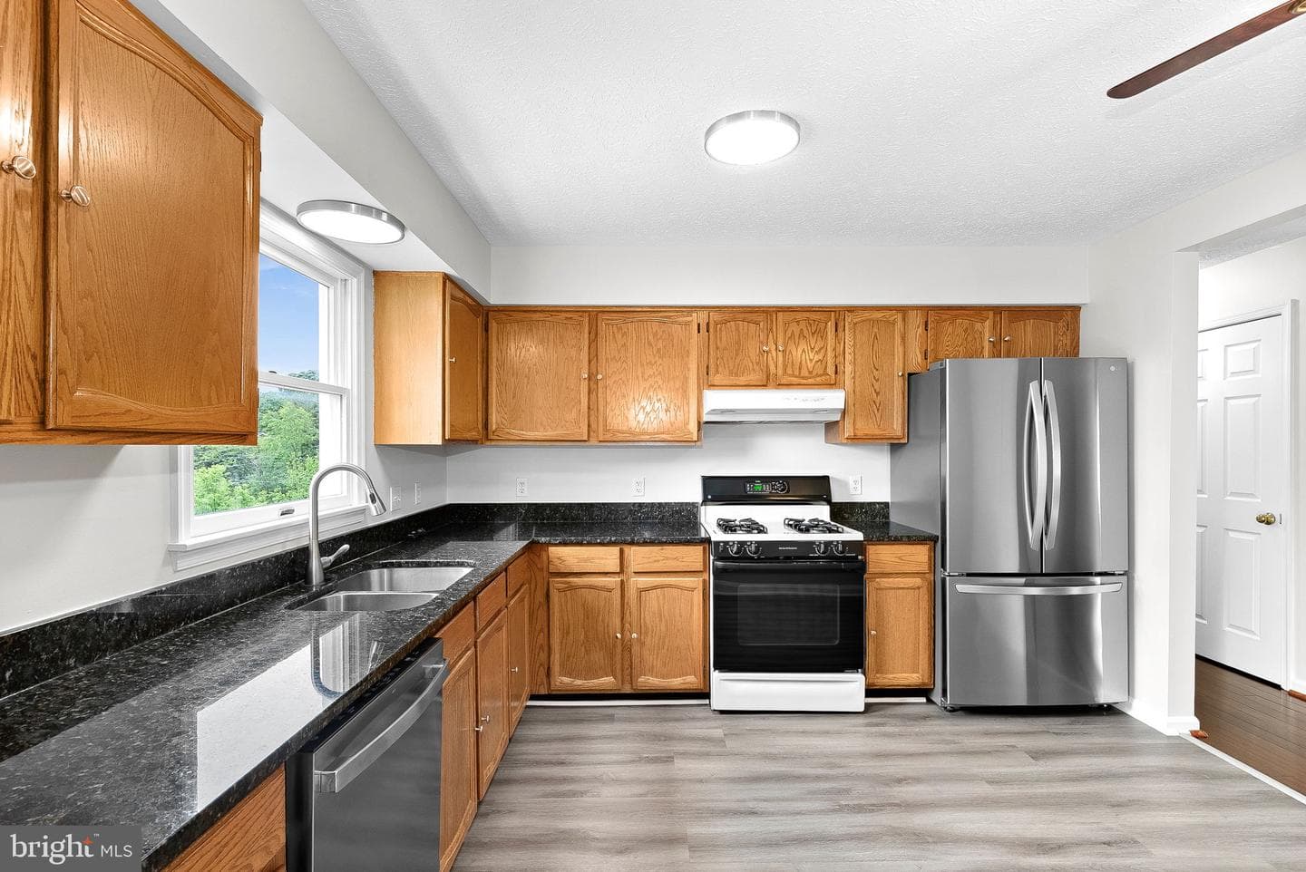 187 Village Court photo 12