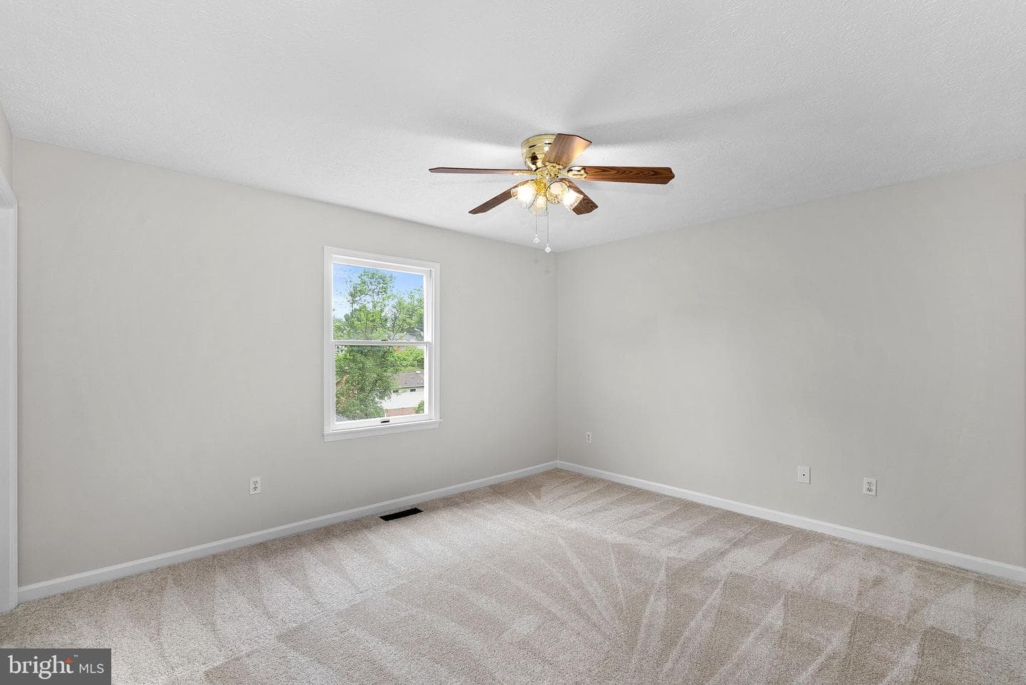 187 Village Court photo 19