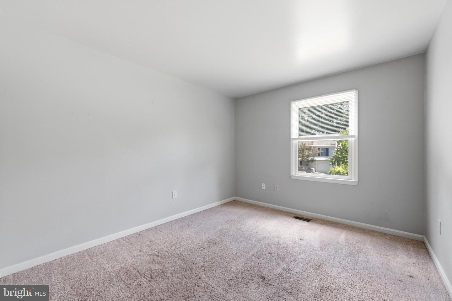 303 Pembridge Drive photo 17
