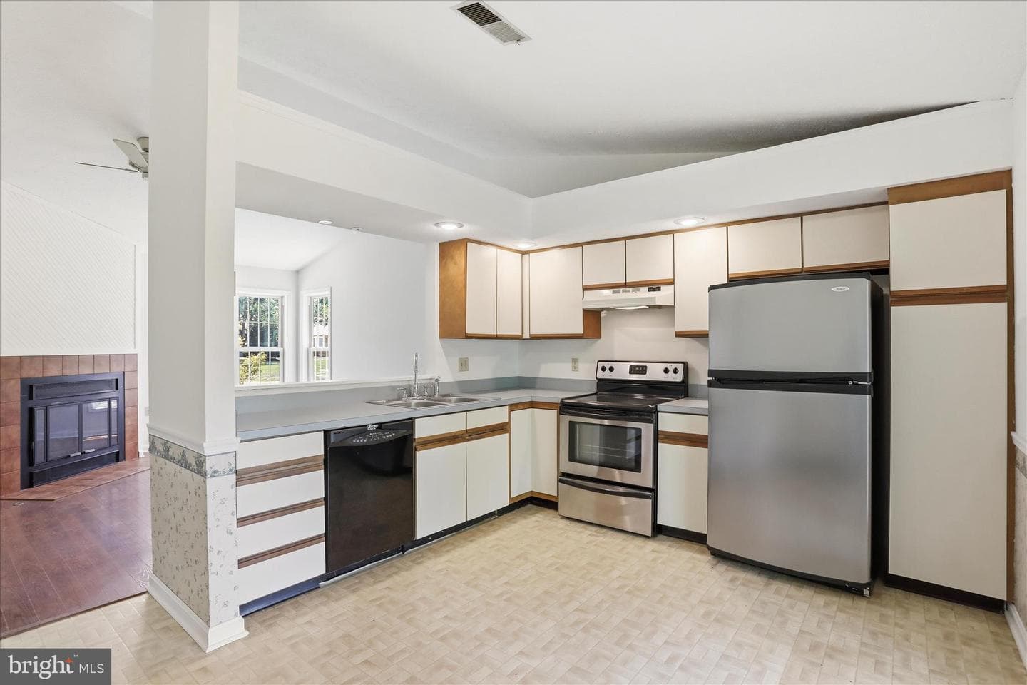 113 Bluebird Drive photo 9