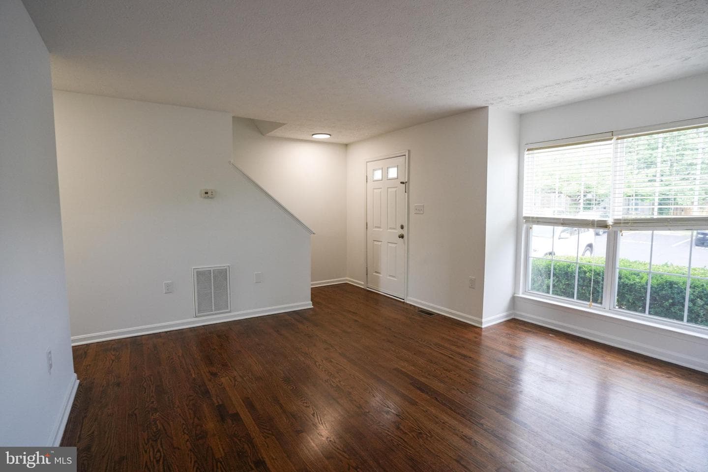 218 Stratford Drive photo 3