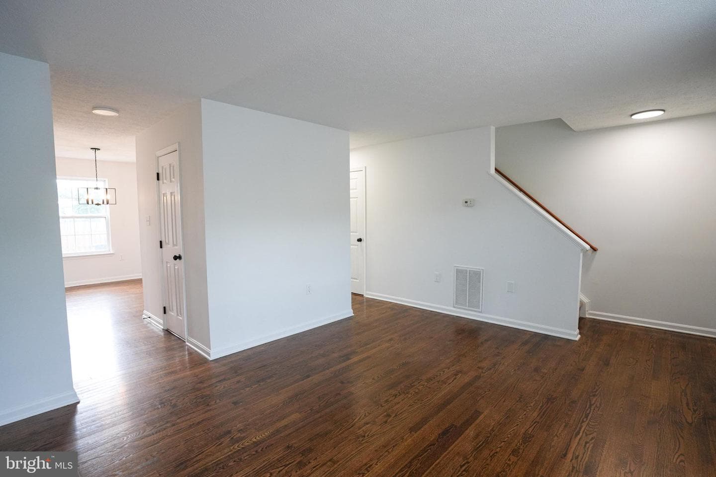 218 Stratford Drive photo 4