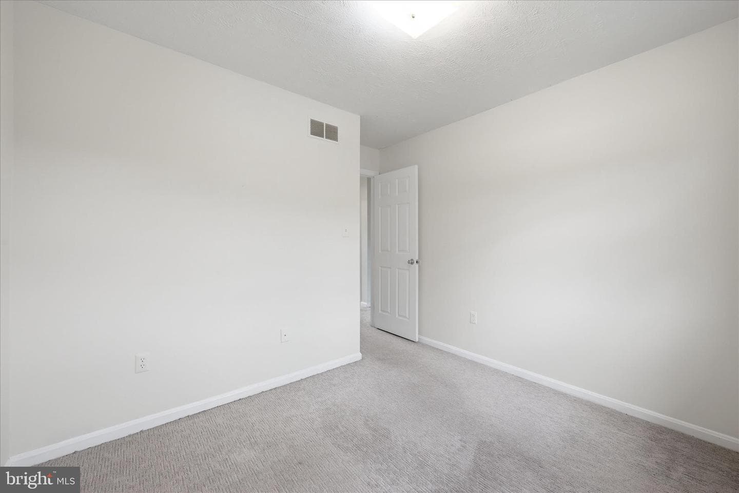 304 Ash Hollow Drive photo 20