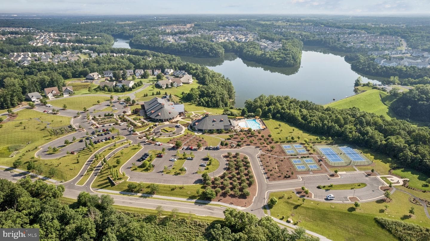 Huckleberry Court, Lake Frederick