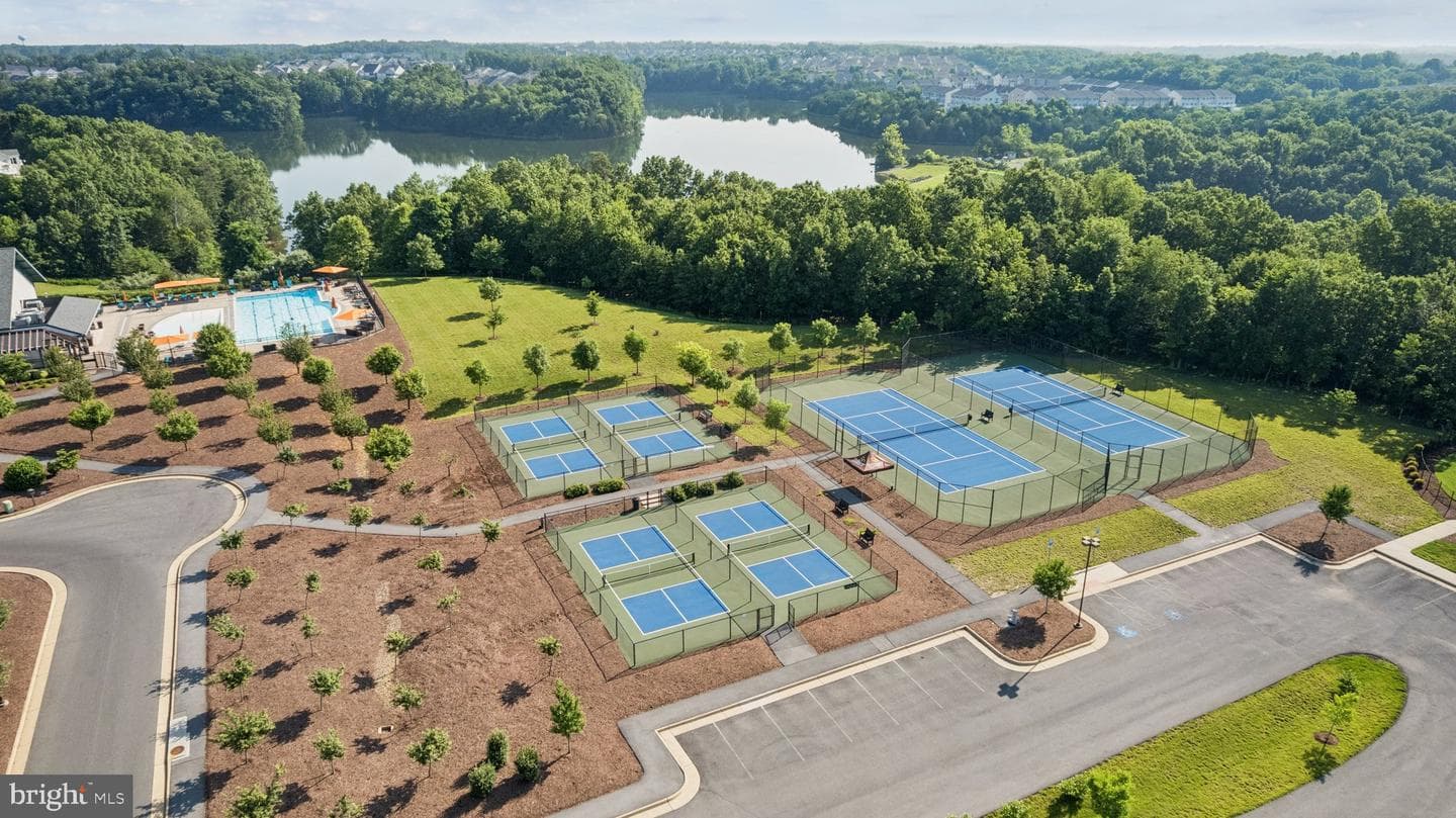 Huckleberry Court photo 3
