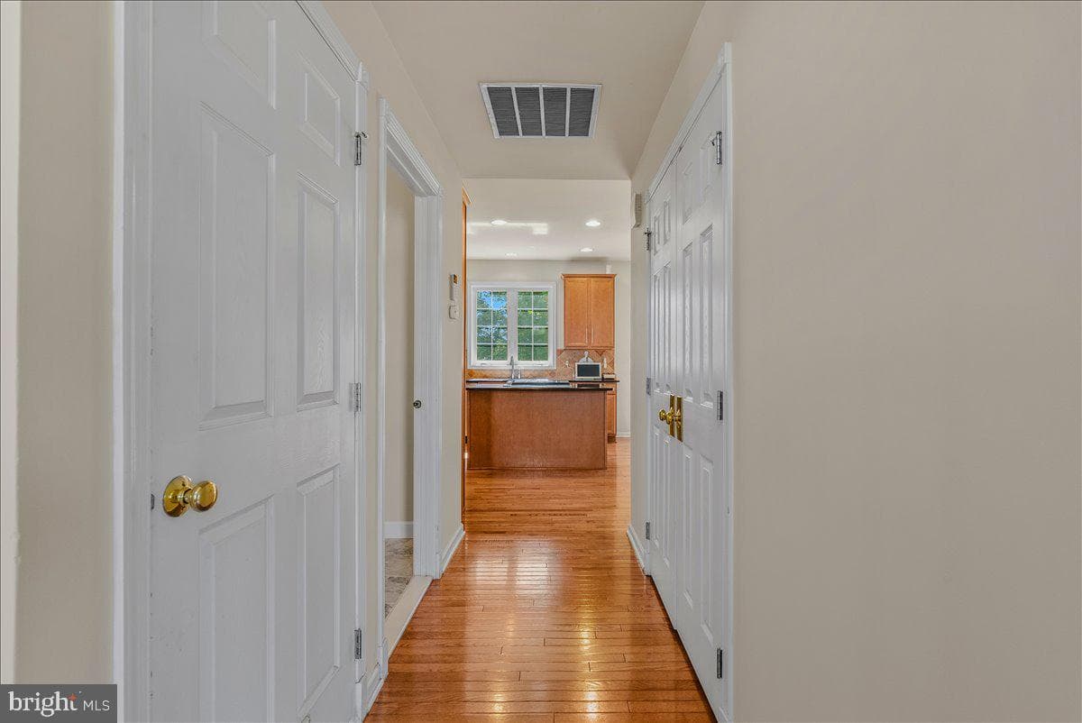 108 Norfolk Court photo 6