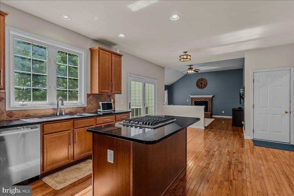108 Norfolk Court photo 9