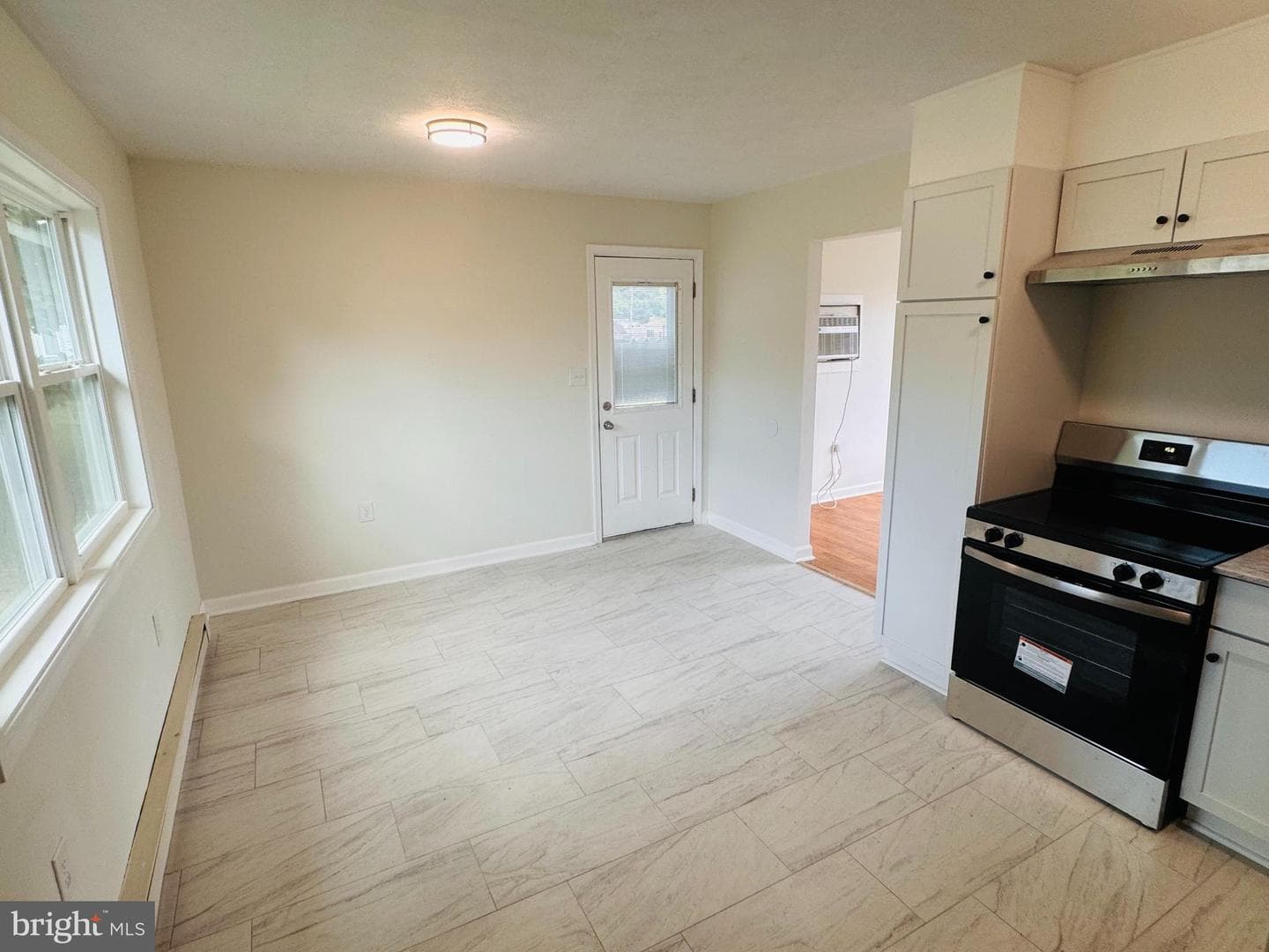 211 Fair Ln photo 8