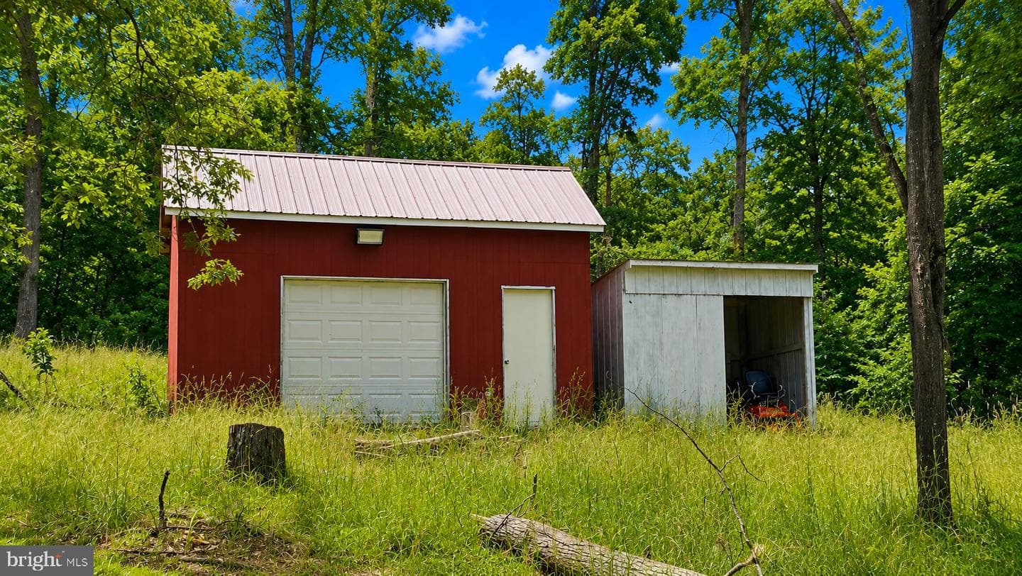 230 Crinoline Lane photo 4