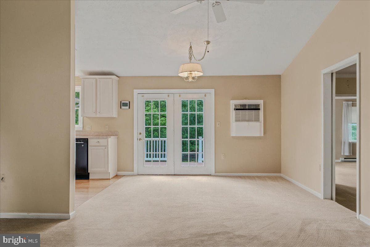 303 Yale Drive photo 10