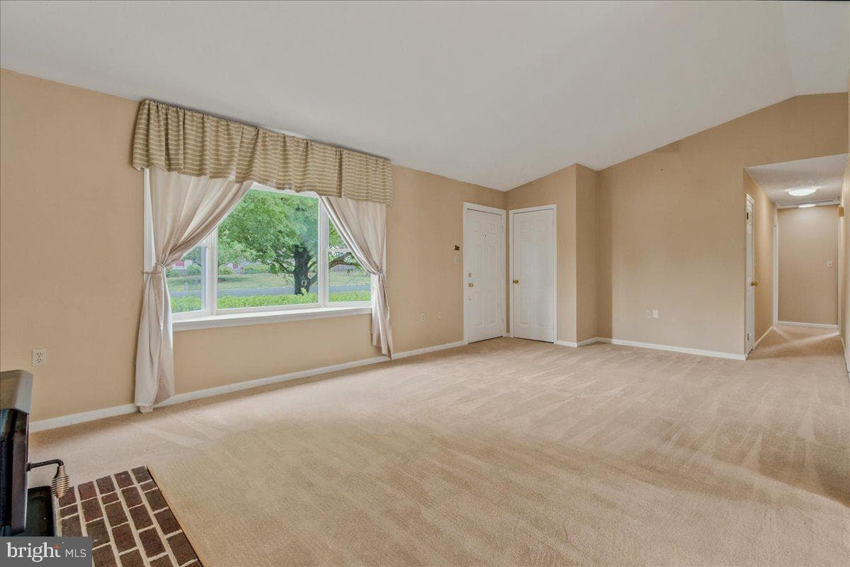 303 Yale Drive photo 12