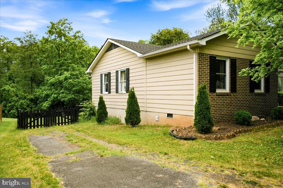 303 Yale Drive photo 61