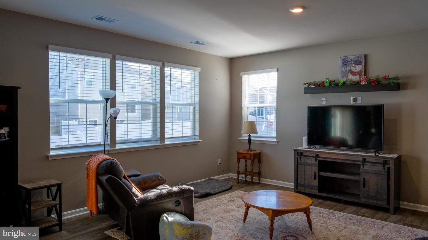 122 Clerkenwell Drive photo 5