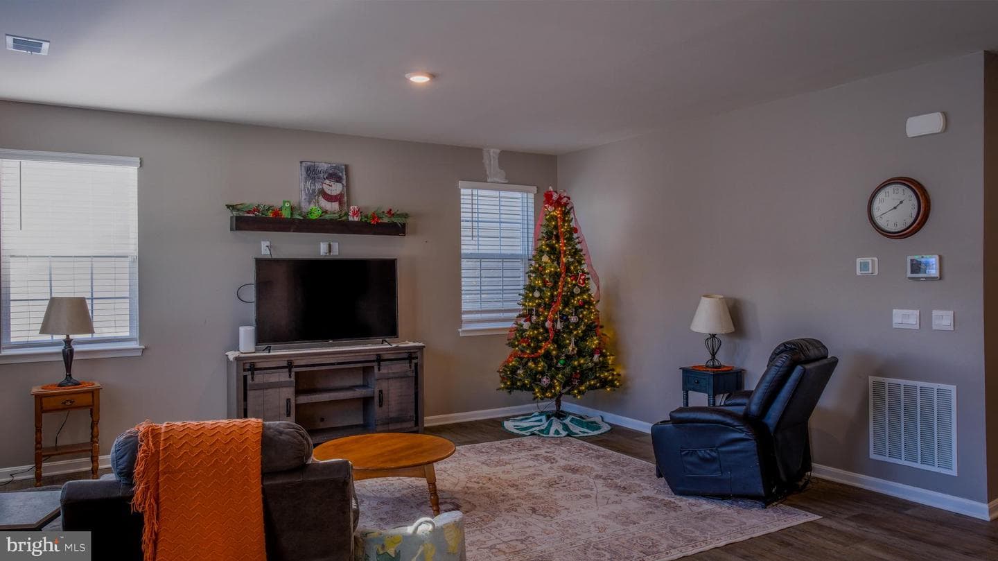 122 Clerkenwell Drive photo 6