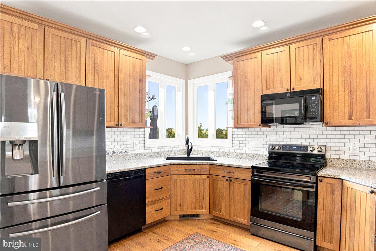 461 Veterans Road photo 52