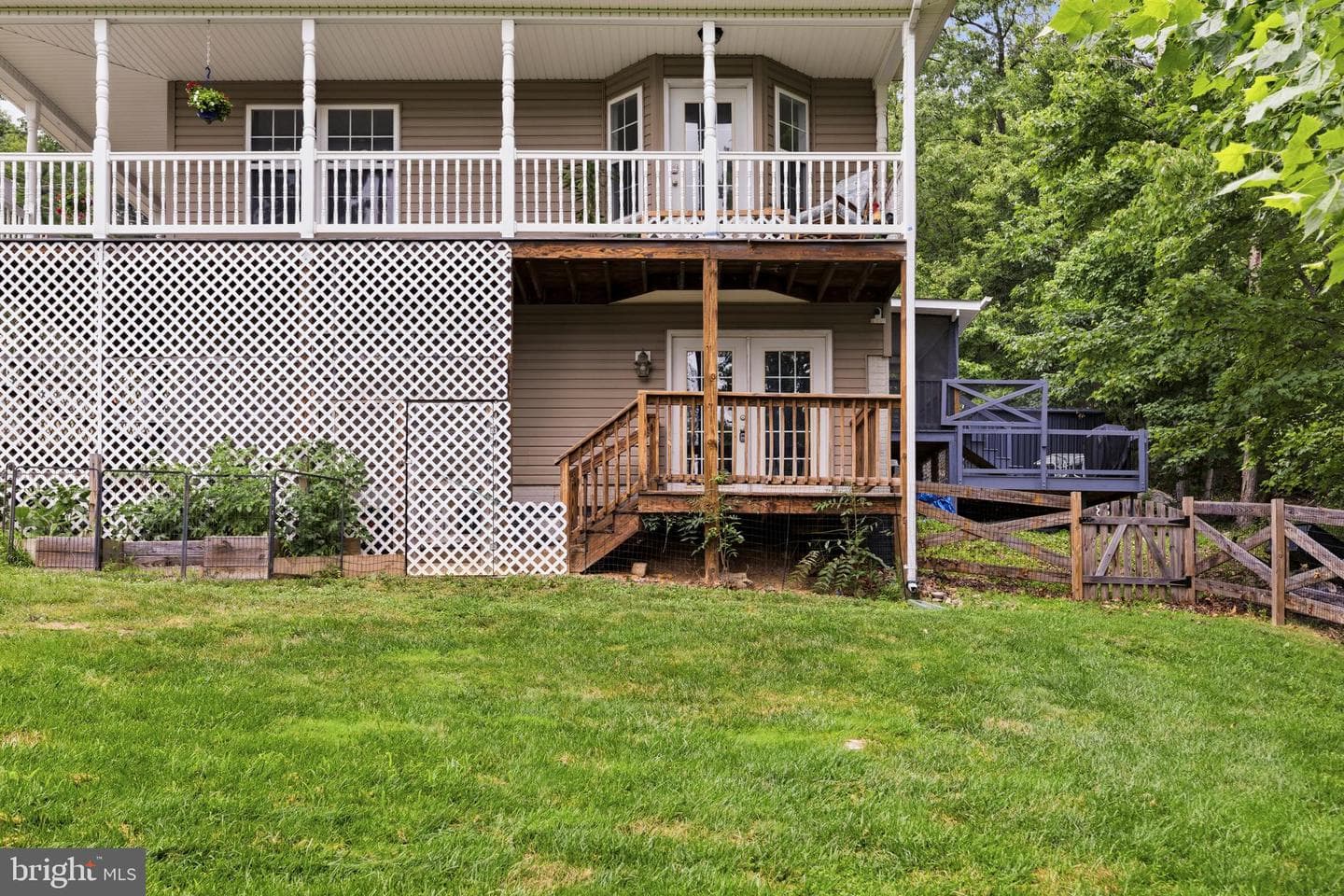 900 Enfield Drive photo 10