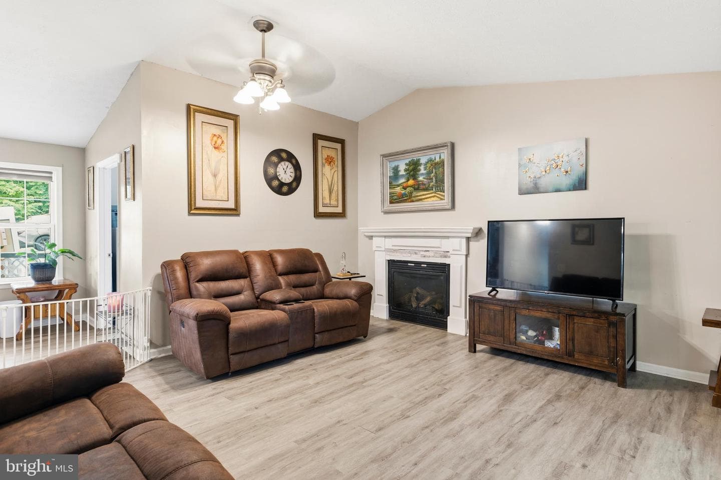 900 Enfield Drive photo 19