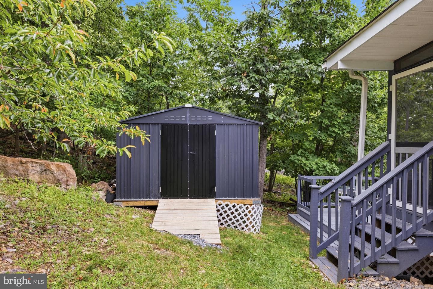 900 Enfield Drive photo 42