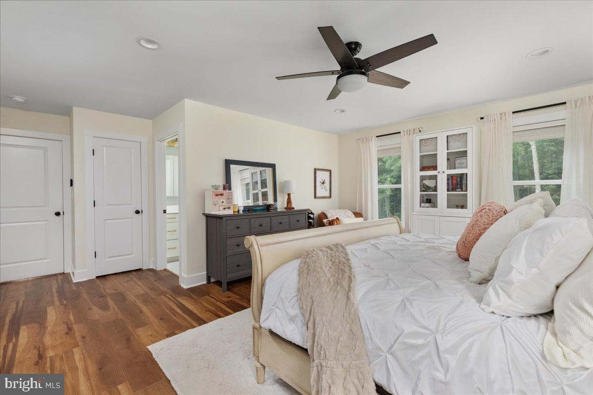 243 Vesper photo 15