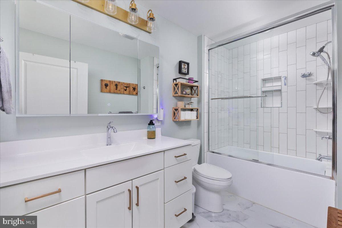 243 Vesper photo 16