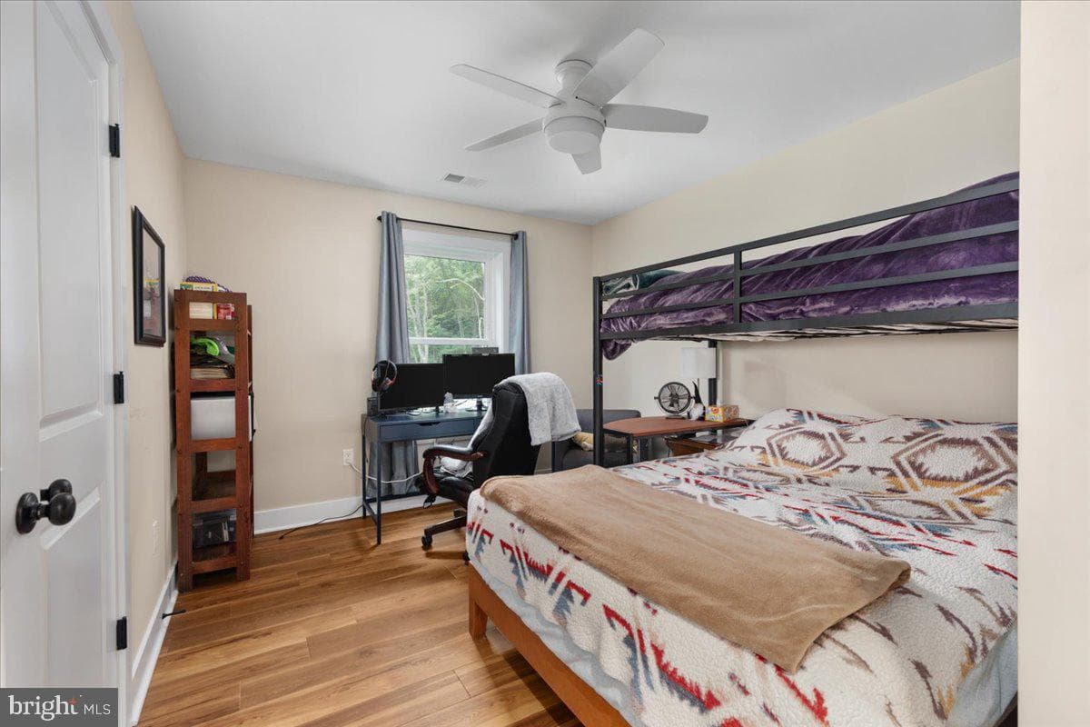 243 Vesper photo 25