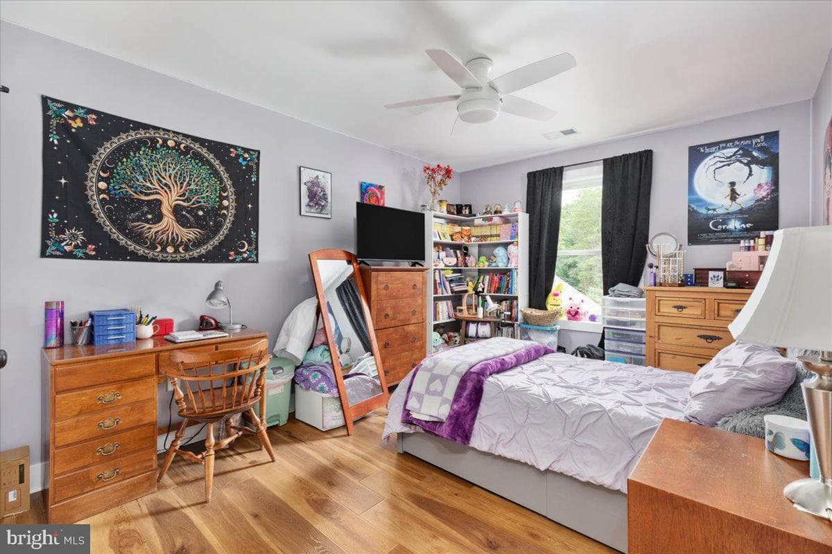243 Vesper photo 26