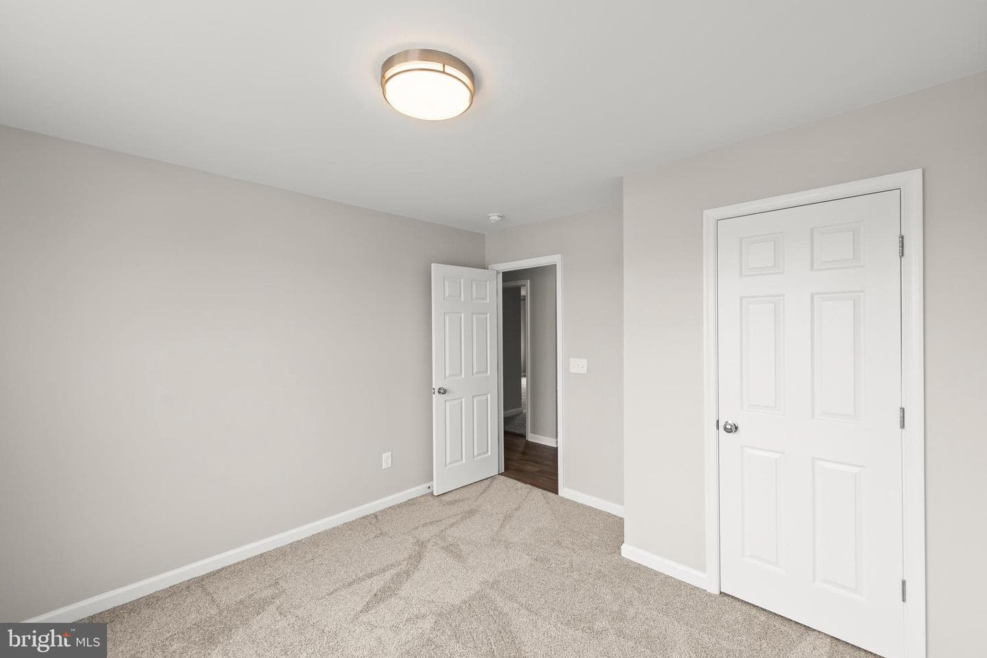 107 Norwich Court photo 28