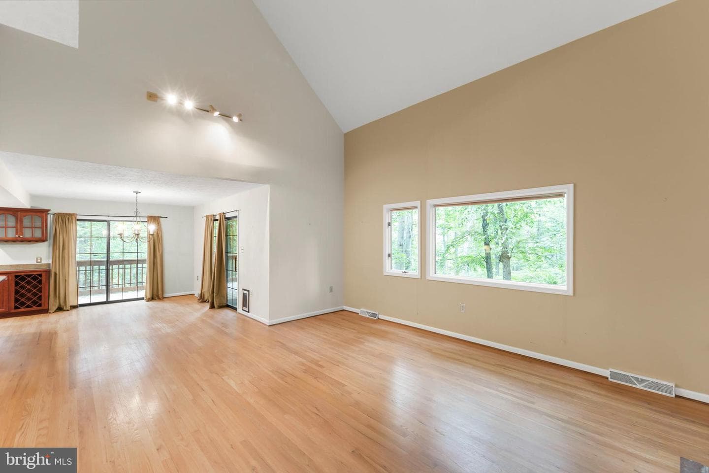 1317 Lakeview Drive photo 5