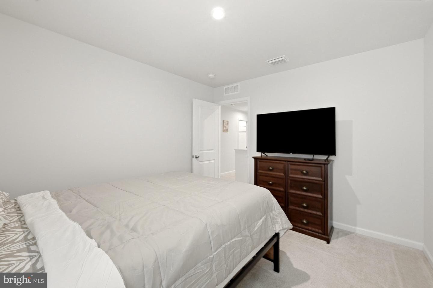 154 Dursley Circle photo 28