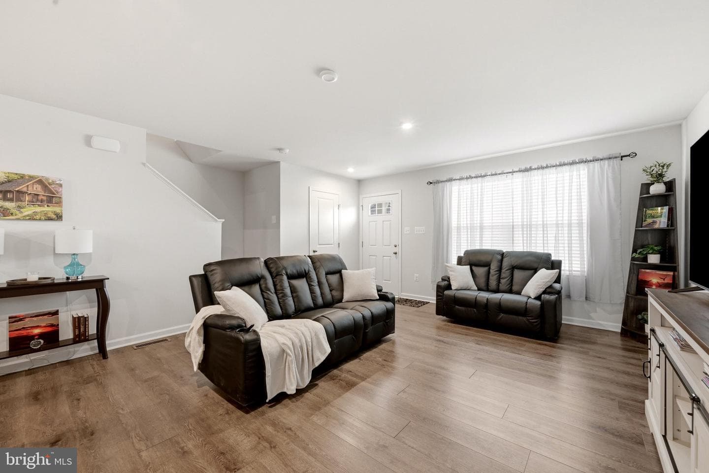 154 Dursley Circle photo 5