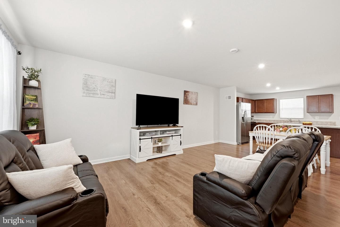 154 Dursley Circle photo 8