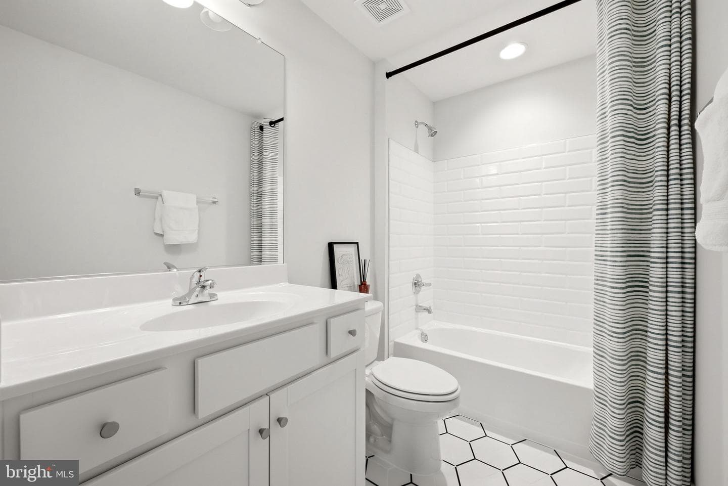 102 Crofton Court photo 44