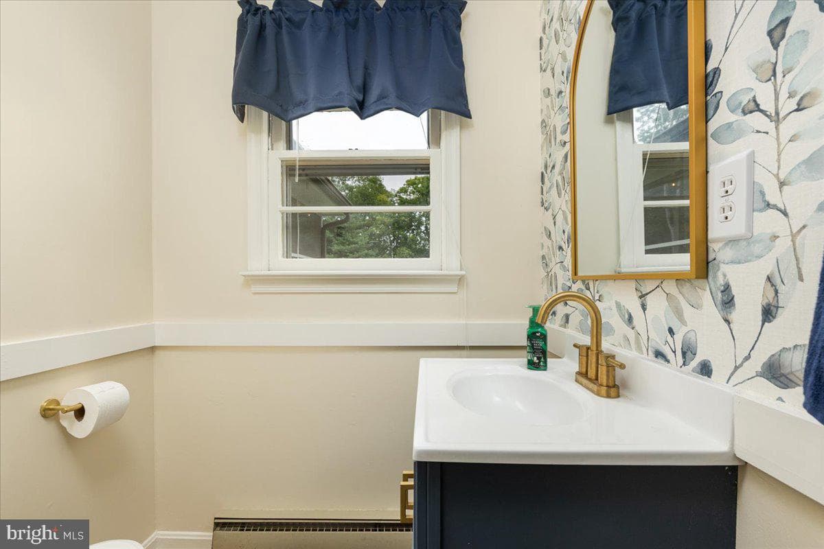 180 Quaker Lane photo 19