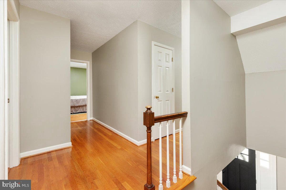 180 Quaker Lane photo 25